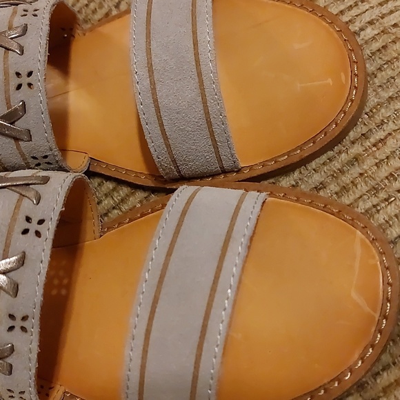 Nwot Frye & Co. Sandals - Picture 6 of 9